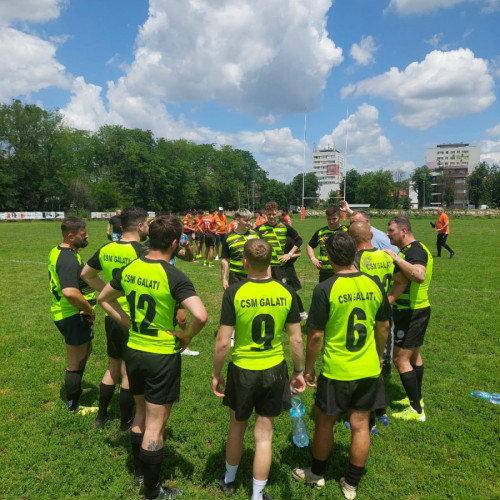 Galatiul se pregătește pentru evenimente sportive importante, potrivit informațiilor publicate pe site-ul viata-libera.ro. Echipa de rugby CS Municipal a reușit să obțină calificarea la turneul final al Campionatului Național de Rugby în 7, după ce a înregistrat două victorii și o înfrângere. Aceasta va participa la competiția care va decide cele mai bune echipe din țară, urmând să se desfășoare cu participarea a opt formații. În prezent, autoritățile și susținătorii sportului așteaptă cu interes detalii suplimentare despre eveniment.