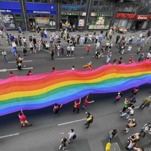 Tensiuni în Europa: politica extremă folosește drepturile LGBTQ+ pentru a alimenta ură și diviziuni