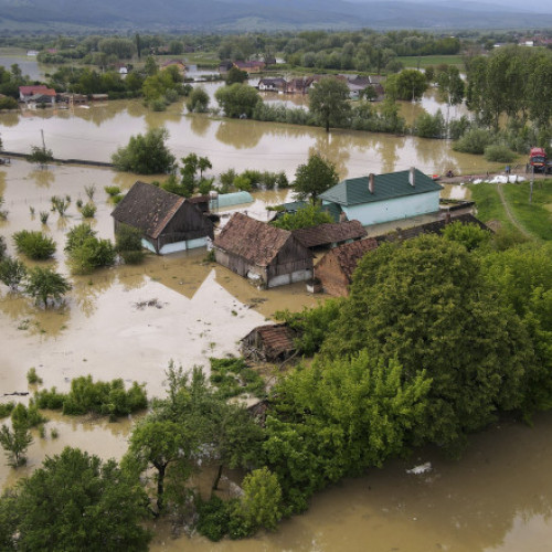 Inundații și intervenții ale pompierilor în mai multe județe din țară, potrivit digi24.ro