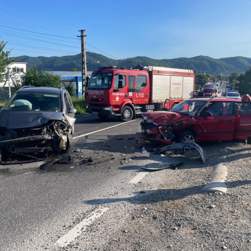 Două persoane rănite în accident pe strada Mihail Sadoveanu din Târgu-Neamț