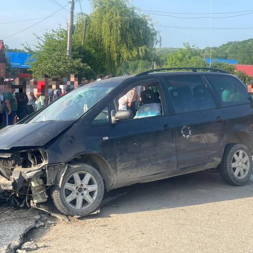 Accident grav în Solca; șoferul vinovat a fugit de la locul faptei
