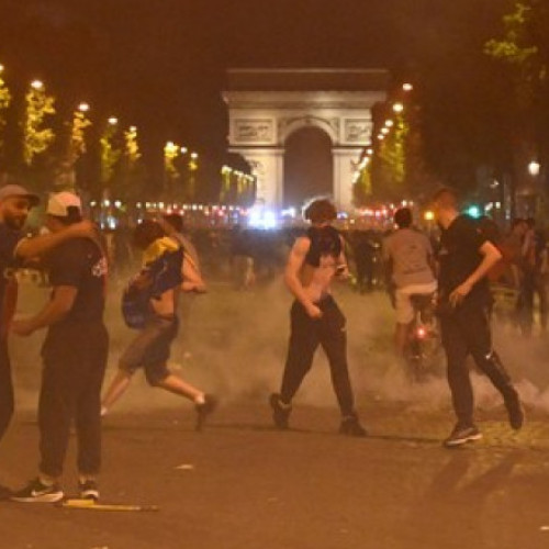 Haos pe străzile din Franța după victoria istorica a PSG în Liga Campionilor