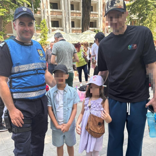 Fetiță pierdută în timpul evenimentelor de Ziua Copilului la Botoșani, salvată de jandarmi