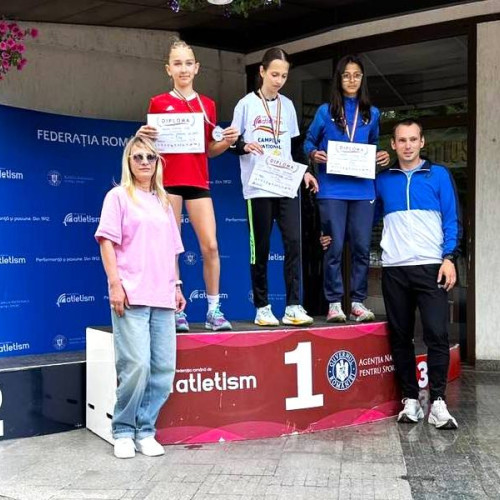 Sonia Ilie, o atletă promițătoare din Târgoviște, a obținut rezultate excelente la Campionatul Național de Atletism pentru copii U13 și U14, potrivit damboviteanul.com. Concurând la categoria U13, ea a câștigat medalii de argint în probele de 200 și 300 metri, calificându-se drept una dintre cele mai bune sportive ale județului Dâmbovița.
