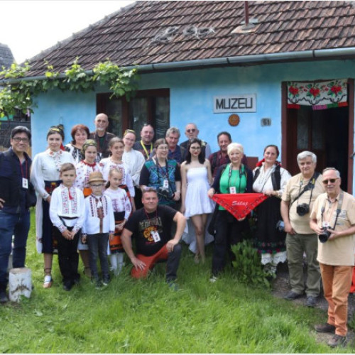 Judetul Salaj a găzduit cea de-a VIII-a ediție a taberei internaționale de fotografie „Salaj - Frumusețe, Tradiție, Poveste” în perioada 16-23 mai, potrivit crisana.ro. Evenimentul a fost considerat de organizatori ca fiind o ediție frumoasă, plină de culoare și cu tradiții, iar participanții au fost încântați de recepția caldă și ospitalitatea localnicilor.