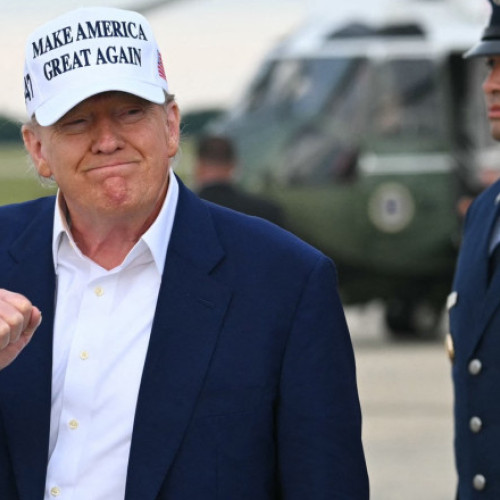 Trump folosește rețeaua socială Truth Social pentru a amesteca declarații oficiale cu teorii conspiraționiste