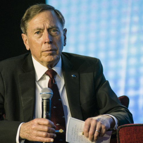 Putin, pregătit să invadeze o țară NATO dacă succesul în Ucraina continuă, susține fostul general american și fost șef al CIA, David Petraeus. Potrivit publicației Il Messaggero, care l-a intervievat pe Petraeus, Moscova ar putea trimite trupe într-una dintre țările baltice pentru a testa reacția Occidentului sau ca un preludiu pentru o ofensivă mai amplă.