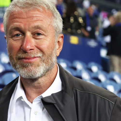 Guvernul Marii Britanii intenționează să îl dea în judecată pe oligarhul rus Roman Abramovici pentru vânzarea clubului de fotbal Chelsea, au anunțat oficialii Rachel Reeves, ministrul de Finanțe, și David Lammy, ministrul de Externe, într-o declarație comună din 2 iunie. Potrivit sursei digi24.ro, cei doi oficiali au menționat că guvernul este decis să se asigure că veniturile din această vânzare vor fi direcționate către cauze umanitare din Ucraina, ca urmare a invaziei pe scară largă a Rusiei.