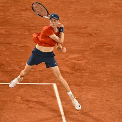 Jannik Sinner a avansat în sferturile de finală la Roland Garros, după o victorie clară împotriva lui Andrei Rublev