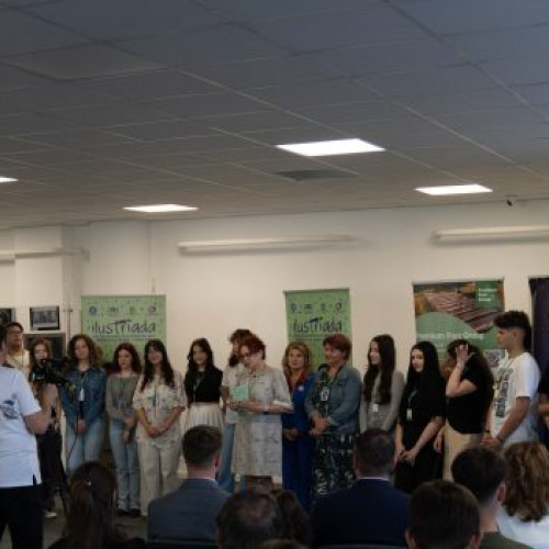 Concursul național Ilustriada 2025, ediția a IV-a, s-a încheiat după trei zile pline de evenimente dedicate ilustrației de carte și artei grafice, fie ea tradițională sau digitală. Potrivit vrancea24.ro, evenimentul a avut loc la Galeriile de Artă din Focșani și a reunit 176 de elevi și 65 de profesori din 53 de școli din 22 de județe și București.