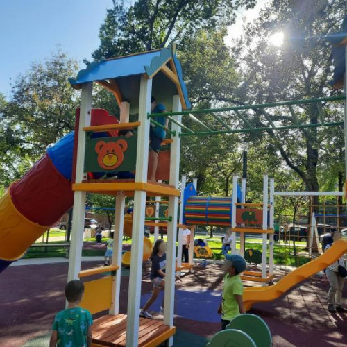 Probleme la locul de joacă din fața grădiniței "Academia Piticilor" din Cluj