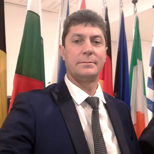 Adunarea generală a Asociației Comunelor din România - Filiala Vrancea a avut loc astăzi în sala de ședințe a Consiliului Județean Vrancea, eveniment important pentru administrația locală din județ, potrivit jurnaldevrancea.ro. La întâlnire au participat zeci de primari de comune, care au desemnat noua conducere a filialei.