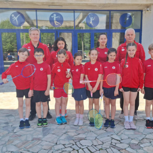 Ziua internațională a copilului a fost marcată în weekend prin numeroase evenimente sportive, inclusiv o competiție de badminton desfășurată în Bacău, potrivit viata-libera.ro. La acest turneu au participat sportivi din mai multe cluburi din țară, iar cei din Clubul Siderurgistul Galați au avut evoluții remarcabile.