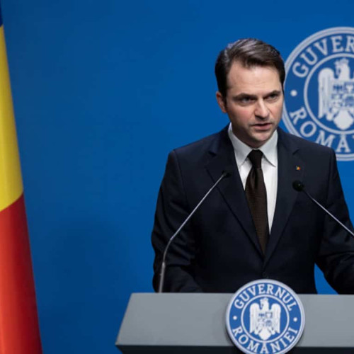 Ministrul Energiei, Sebastian Burduja, a discutat posibilitatea reducerii anumitor costuri pentru a scădea facturile la energie. Potrivit acestuia, o soluție ar putea fi scăderea cotei de TVA, dar decizia va fi luată de Guvern și de Ministerul Finanțelor.