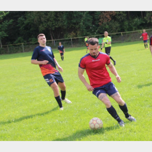 Echipa Biharea Vascau a câștigat cu scorul de 10-5 un meci spectaculos jucat pe stadionul din Vascau. Potrivit crisana.ro, partida a fost plină de goluri și a atras un număr mare de spectatori, ciși au fost entuziasmați de numărul mare de reușite, ceea ce rar se mai întâlnește în ultimii ani la acest nivel. Antrenorul Daniel Mone a declarat că echipa a fost foarte eficientă, materializând aproape fiecare ocazie.