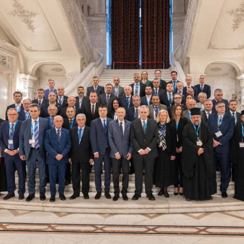 Sesiunea anuală a Adunării Generale a Adunării Interparlamentare a Ortodoxiei a început astăzi la Palatul Parlamentului, în Sala "Nicolae Iorga". Potrivit damboviteanului Ionuț Vulpescu, care deține pentru prima dată președinția acestei organizații, evenimentul are loc în contextul aniversării a 140 de ani de la recunoașterea autocefaliei Bisericii Ortodoxe Române și a 100 de ani de la ridicarea acesteia la rangul de Patriarhie.