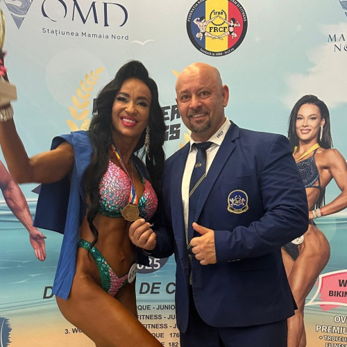 Mihaela Mih-Dehelean de la CS Unirea Alba Iulia a câștigat recent al treilea titlu de campion național la culturism și fitness, la campionatele de la Sibiu. Potrivit alba24.ro, sportiva notează: „Trei. Un număr, o trăire, o ridicare din abis. Am devenit pentru a treia oară campion național. O bucurie, o onoare, un drum din care se văd doar luminile rampei și se aud doar aplauzele. În realitate, a fost o coborâre în infern și apoi o ridicare în Olimp, a fost o luptă cu fiecare îndoială, cu fiecare neputință, cu fiecare lacrimă care-mi spunea că durerea nu e trecătoare. Am reușit și vreau să-i mulțumesc bunului Dumnezeu pentru îngăduință, antrenorului meu Calin Brehaita pentru pregătirea exemplară, familiei mele pentru toleranță și CS Unirea Alba Iulia, domnului director executiv Corneliu Mureșan pentru susținere! Am demonstrat că se poate. Continuăm...”