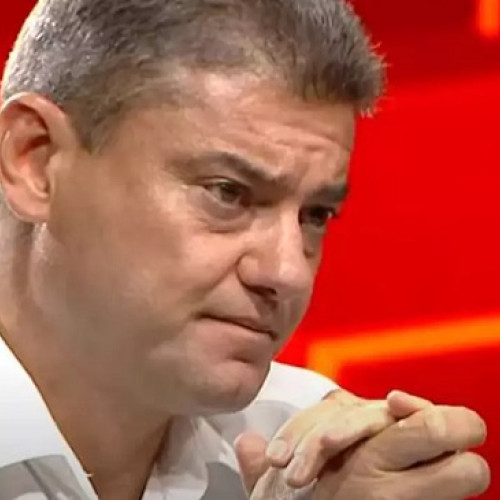 Cristian Boureanu, acuzat de agresiune sexuală de o tânără, susține că totul a fost o provocare și că va face plângere pentru șantaj, potrivit declarațiilor sale, conform newsbv.ro. Fostul politician afirmă că o filmare de doar zece secunde a fost editată și interpretată greșit, adăugând că persoanele din videoclip nu aveau ce să caute în dormitorul său.