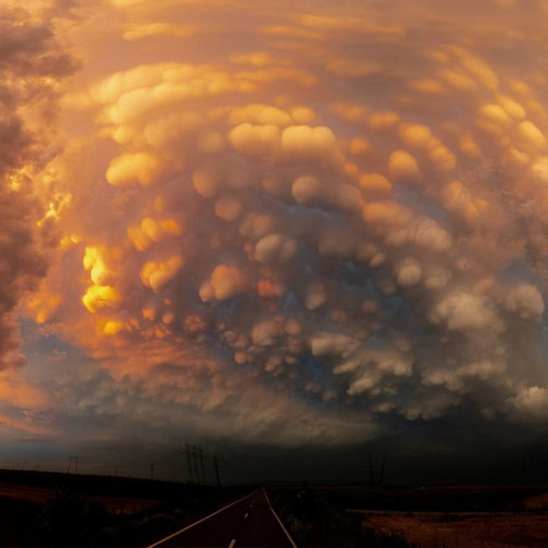 Cod portocaliu de furtuni în trei localități din Neamț, începând cu ora 15:45, potrivit monitorulneamt.ro. Avertizarea vizează localitățile Gherăești, Botești și Tupilați, unde se așteaptă fenomene meteo severe.
