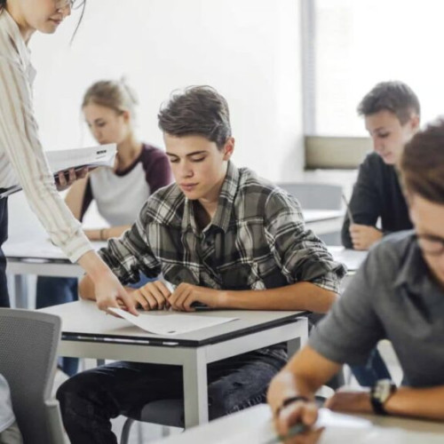 Ultima săptămână de școală pentru elevii de clasa a XII-a și XIII-a, cu pregătiri pentru Bacalaureat