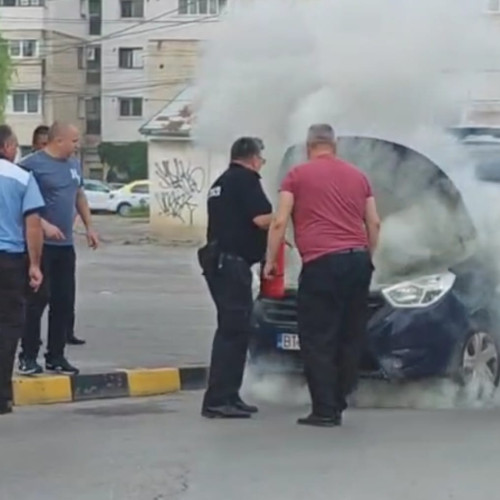 Mașină a poliției din Botoșani a luat foc în trafic