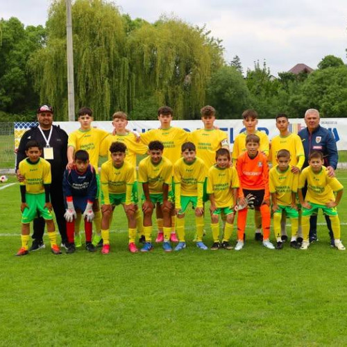 Echipa școlii Gimnaziale Ciocănești a ratat participarea în finala mare a Cupei Satelor, potrivit damboviteanul.com. În semifinalele turneului final, formația dambovițeană a fost învinsă după o serie de lovituri de departajare, cu scorul de 3-2, de echipa Școlii Gimnaziale Marsani, din județul Dolj. Conform sursei, la finalul celor 90 de minute, scorul a fost 0-0, iar diferența s-a făcut la penalty-uri, echipa din Ciocănești ratând ultimul penalty.