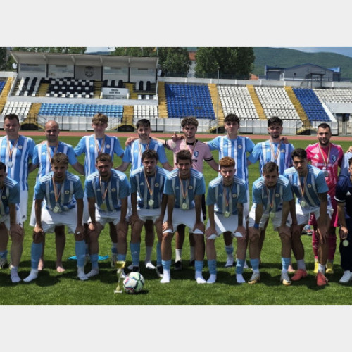 Universitatea din Oradea devine vicecampioana națională la fotbal universitar pentru prima dată, după ce a avut un parcurs impresionant în turneul final, potrivit crisana.ro. Echipa de fotbal a universității orădene a reușit să obțină această performanță, evidențiind creșterea și progresul de-a lungul ultimilor ani.