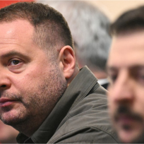 Andrii Iermak, omul de încredere al președintelui ucrainean Volodimir Zelenski, dirijează în prezent eforturile diplomatice ale Kievului și caută soluții pentru a îmbunătăți relațiile cu Washingtonul, potrivit digi24.ro. Iermak încearcă, de asemenea, să pregătească terenul pentru o eventuală carieră politică independentă, în cazul în care Zelenski va decide să facă pasul în afara funcției prezidențiale.