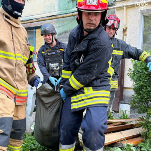 Rusia vizează în mod intenționat pompierii și salvatorii ucraineni, potrivit declarațiilor ministrului de Interne al Ucrainei, Ihor Klimenko, citate de Digi24. În ultima săptămână, forțele ruse au atacat șase stații de pompieri și salvare, avariind echipamente și răniți pe angajați.