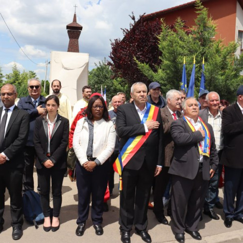 Evenimentul a avut loc în cadrul ansamblului comemorativ al eroilor, și a reunit autorități locale, reprezentanți ai ambasadelor, organizații și localnici. Potrivit jurnaluldeilfov.ro, ceremonia a început cu prezentarea onorului în fața primarului orașului Poppesti-Leordeni, Petre Iacob, de către militarii Batalionului 2 Infanterie Mecanizată &quot;Călugăreni&quot; și a fost urmată de un moment religios condus de un sobor de preoți, pentru pomenirea celor căzuți pentru libertate.