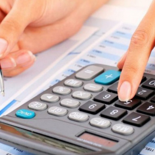 Creșterea impozitului pe venit, o măsură periculoasă pentru economie, avertizează economistul Iulian Lolea