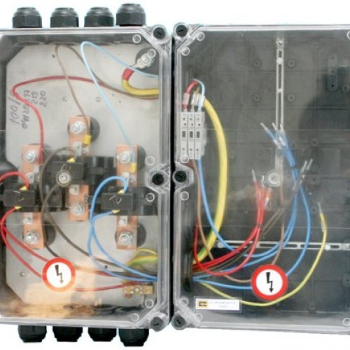 Mai mulți copii surprinși încercând să se conecteze la tabloul electric din Botoșani