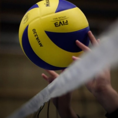 Programul meciurilor din sezonul 2025-2026 al Diviziei A1 de volei masculin, stabilit în urma tragerii la sorți de la sediul Federației Române de Volei, a fost publicat de site-ul doarvolei.ro. Potrivit sursei, prima etapă a campionatului, care va începe în octombrie, va debuta cu meciul dintre SCM Zalău și Explorări Baia Mare, în deplasare pentru prima echipă.