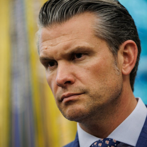 Secretarul apărării Pete Hegseth nu va participa la întâlnirea de miercuri a miniștrilor apărării din NATO, de la Bruxelles, relatează digi24.ro. Potrivit informațiilor, această reuniune are o importanță deosebită pentru coordonarea ajutorului militar destinat Ucrainei. Pentru prima dată în ultimii trei ani, un șef al Pentagonului nu va fi prezent la acest eveniment.