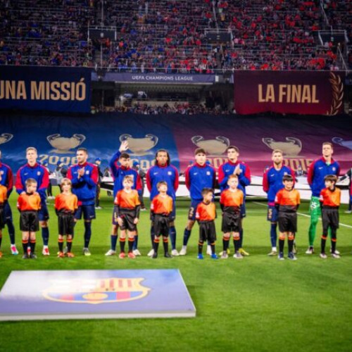 FC Barcelona va fi sancționată de UEFA pentru încălcarea repetată a regulilor de fair-play financiar, potrivit ziarului britanic The Times, citat de EFE. Conform acestui ziar, UEFA, care a mai amendat deja clubul catalan cu 500.000 de euro pentru nefurnizarea de informații financiare corecte, a descoperit că clubul a continuat să încalce aceleași reguli.