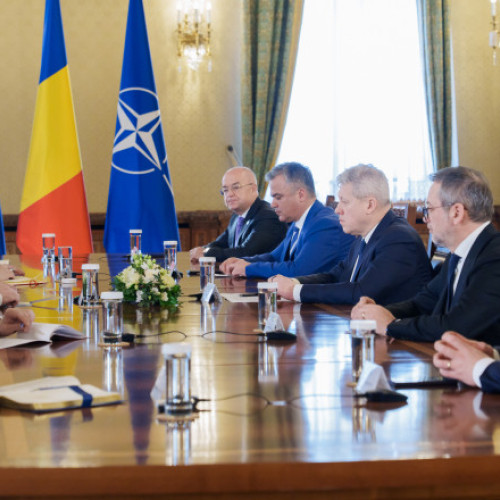 Negocierile privind pachetul de măsuri fiscale continuă și miercuri, la Palatul Cotroceni, sub coordonarea președintelui Nicușor Dan, potrivit digi24.ro. Sursele notează că în lista de propuneri se află creșterea TVA, majorarea impozitului pe profit și taxarea dividendelor. De asemenea, se discuta despre impunerea unei taxe de solidaritate pentru persoanele cu venituri de peste 10.000 de lei. Aceste măsuri sunt momentan doar în faza de dezbatere, urmând să fie stabilit ulterior pachetul final pentru guvernul viitor.