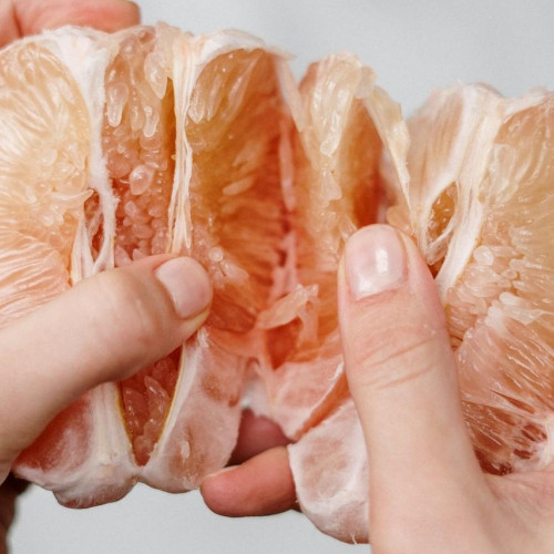 Reziduuri de pesticide descoperite în probe de castraveți și grapefruit introduse în România