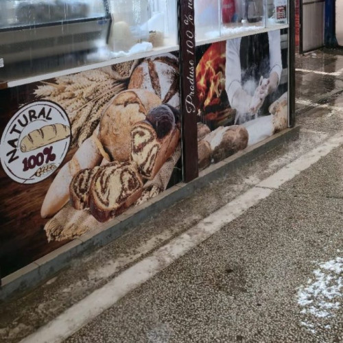 Furtuna a provocat pagube semnificative în Focșani, chiar dacă vremea s-a calmat, ploaia continuă să cadă în oraș, conform vrancea24.ro. Potrivit sursei, la ora 15:45 încă ploua puternic, iar intensitatea ploii a fost atât de mare încât s-au format adevărate lacuri pe străzi.