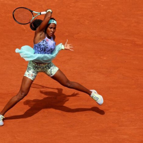 Coco Gauff, numărul 2 mondial la tenis feminin, s-a calificat în semifinalele turneului de la Roland Garros, potrivit AFP. Tânăra jucătoare americană a învins-o pe Madison Keys, locul 8 WTA, într-un meci în trei seturi, scor 6-7 (6/8), 6-4, 6-1.