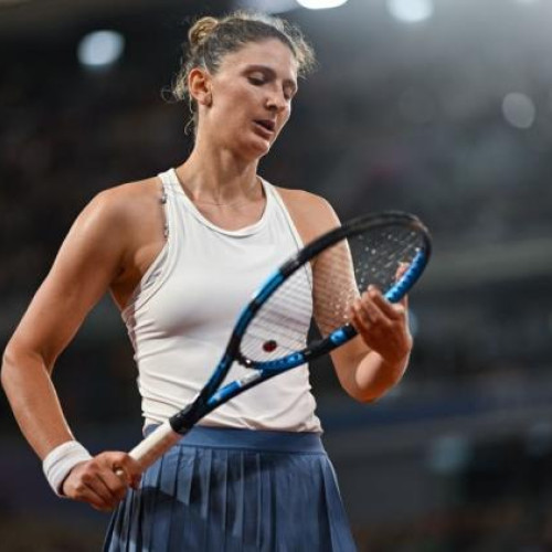 Irina Begu, alături de partenera sa, Yanina Wickmayer, a fost eliminată miercuri din turneul de la Roland Garros după o înfrângere în fața perechii formate din Ulrikke Eikeri (Norvegia) și Eri Hozumi (Japonia), scor 6-4, 6-3, conform stiridecluj.ro. Potrivit sursei, meciul a fost unul intens, desfășurat în aproape două ore.