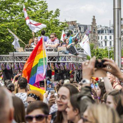 Bucharest PRIDE 2025 sărbătorește 20 de ani de revendicări ale comunității LGBTQIA+ din România