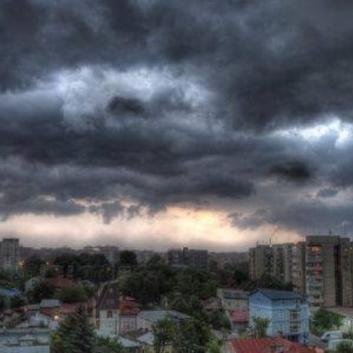 Furtuni puternice și coduri de avertizare în Dâmbovița