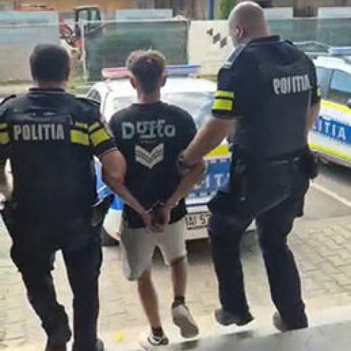 Tineri bănuți de furt din autoturisme, reținuți de polițiștii din Hunedoara