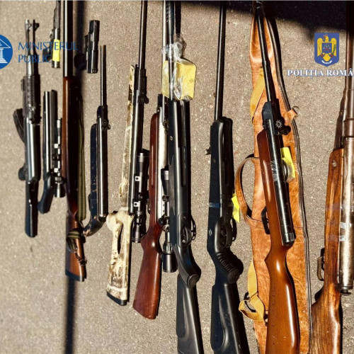Polițiștii din Racari au efectuat 13 percheziții domiciliare într-o acțiune de amplă amploare, conform sursei damboviteanul.com. În urma acestor operațiuni, au fost găsite și confiscate 12 arme neletale care erau deținute ilegal, fără autorizare. Aceste arme urmează să fie trimise la expertiză tehnico-balistica pentru a se stabili caracteristicile și gradul de pericol social.