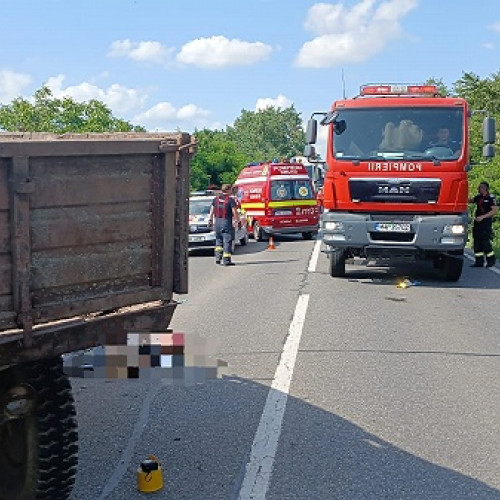 Accident rutier la Draguseni: un tractor și un camion implicate