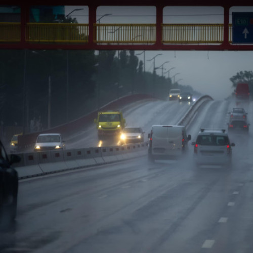 Cod galben de averse torențiale și grindină în București