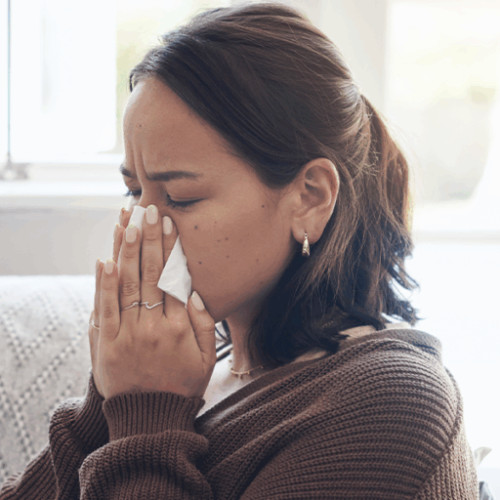 Rinita cronica non-alergica, o afecțiune frecventă care afectează calitatea vieții pacientilor, poate fi dificil de diagnosticat, dar tratamentul adecvat aduce adesea ameliorare. Potrivit ziaruldeiasi.ro, medicii specialiști notează că diagnosticarea se bazează pe anamneza, examenul clinic și excluderea altor forme de rinita, precum cea alergica sau infectioasa.