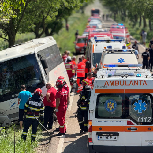 Accident rutier la Ungureni, implicând un autobuz al firmei Lyk