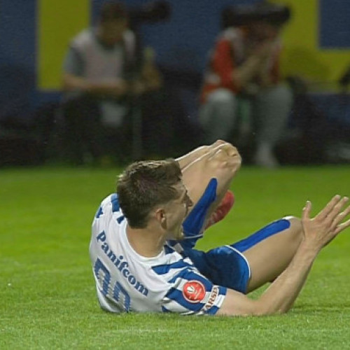 Fotbalistul ieșean Rareș Ispas, care a suferit o accidentare gravă în timpul meciului dintre Metaloglobus București și ACSM Politehnica Iași, a trecut prin momente dificile, potrivit ziaruldeiasi.ro. Jucătorul a suferit o fractură de rotulă în minutul 30 al partidei, iar accidentarea a dus la retrogradarea echipei sale în Liga a II-a.