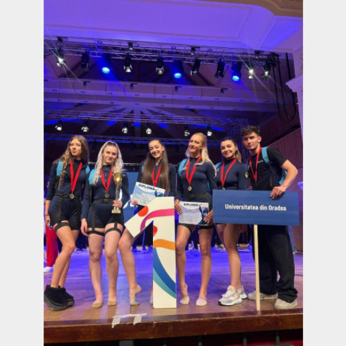 Elevii Universității din Oradea au reprezentat cu mândrie instituția la Cupa ULBS - Dance &amp; Gymnastics, un festival internațional de dans și gimnastică organizat în Sibiu. Evenimentul, desfășurat la sfârșitul lunii mai, a reunit participanți din 17 universități din țară și din străinătate. Potrivit crisana.ro, conf. univ. dr. Anca Sabau, coordonatorul echipei orădene, notează că acest eveniment a fost una de înaltă performanță, oferind o ocazie valoroasă de a face schimb de experiență și de a arăta talentul și profesionalismul studenților.